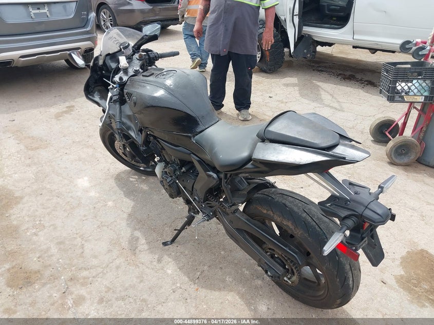 2025 Yamaha Yzf VIN JYARM38Y6SA004313 IAAI salvage auction — FRONT END, Salvage Title, sold $750 on 2026-07-21 (photo 3)