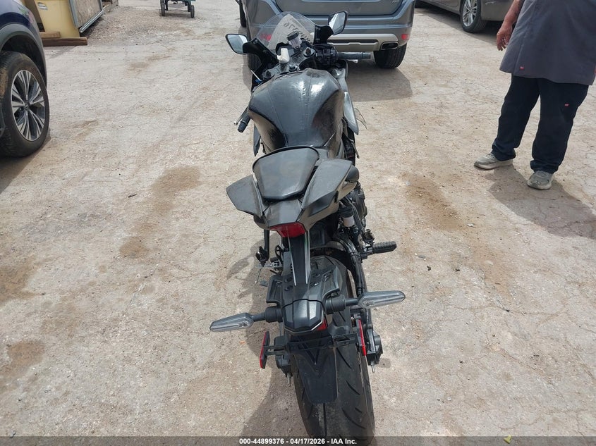 2025 Yamaha Yzf VIN JYARM38Y6SA004313 IAAI salvage auction — FRONT END, Salvage Title, sold $750 on 2026-07-21 (photo 6)