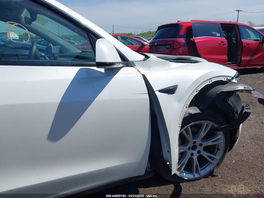 2022 Tesla Model y VIN 7SAYGDEE4NF321061 IAAI salvage auction — FRONT END, Salvage (New Jersey), sold $7,300 on 2026-07-30 (photo 6)