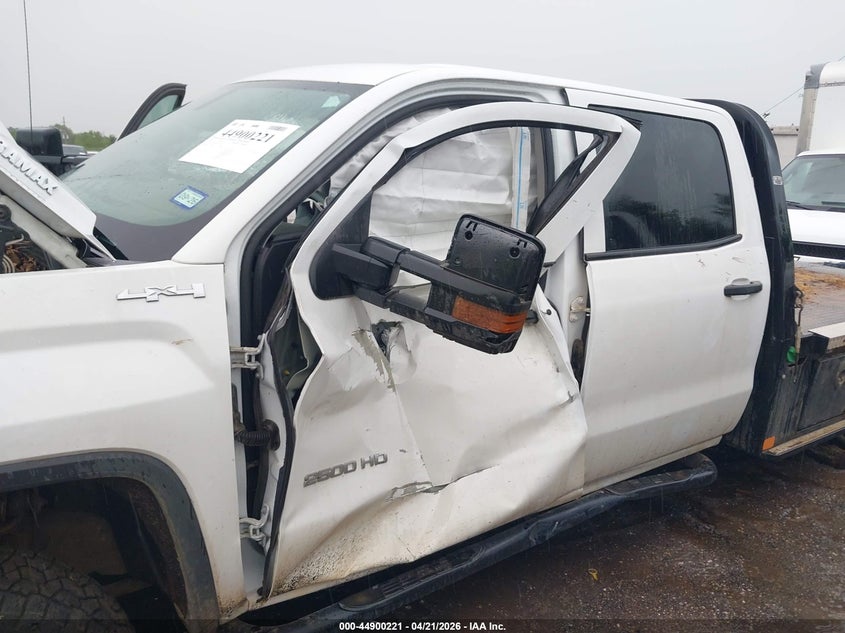2018 Gmc SIERRA VIN 1GT12REY9JF110531 IAAI salvage auction — LEFT & RIGHT, Original (Texas), sold $5,400 on 2026-07-30 (photo 6)
