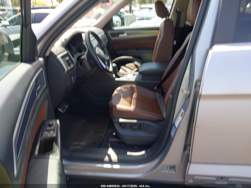 2021 Volkswagen Atlas VIN 1V2PR2CAXMC506474 IAAI salvage auction — REAR END, Salvage Title, sold $7,200 on 2026-08-21 (photo 5)