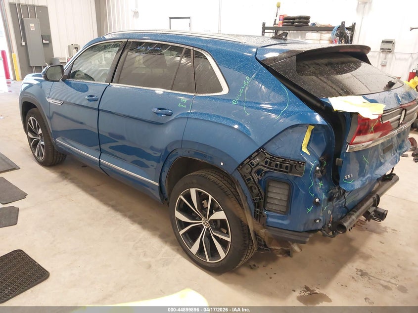 2025 Volkswagen Atlas cross sport VIN 1V2FE2CA8SC205741 IAAI salvage auction — REAR END, Salvage (Minnesota), sold $18,100 on 2026-07-29 (photo 3)