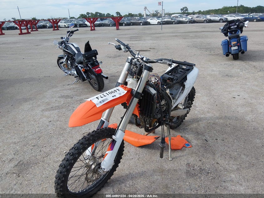 2024 Ktm 350 VIN VBKXCP437RM202955 IAAI salvage auction — THEFT, Non-Repairable (Texas), sold $550 on 2026-07-14 (photo 2)