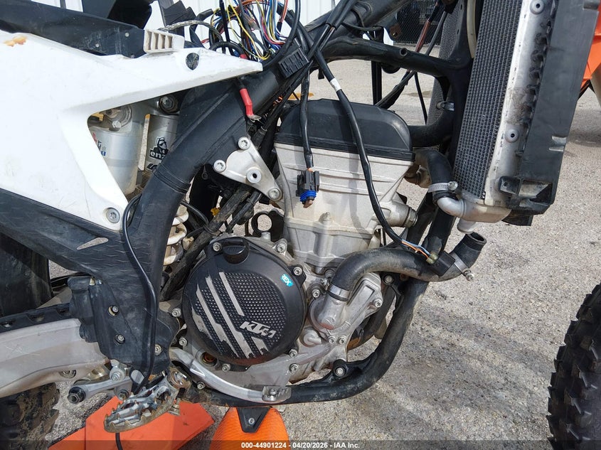 2024 Ktm 350 VIN VBKXCP437RM202955 IAAI salvage auction — THEFT, Non-Repairable (Texas), sold $550 on 2026-07-14 (photo 8)
