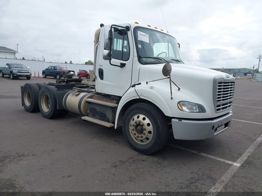 2017 Freightliner M2 VIN 1FUJC5DVXHHJF0195 — IAAI salvage auction photo