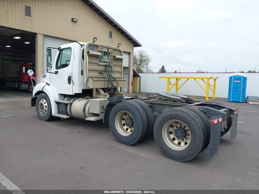 2017 Freightliner M2 VIN 1FUJC5DVXHHJF0195 IAAI salvage auction — FRONT END, Original (Ohio), sold $11,200 on 2026-08-11 (photo 3)