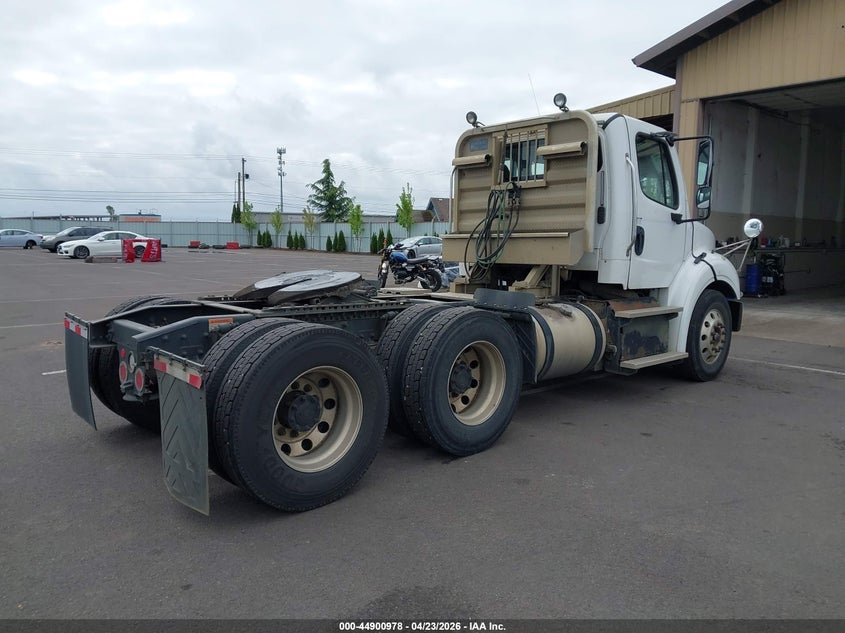 2017 Freightliner M2 VIN 1FUJC5DVXHHJF0195 IAAI salvage auction — FRONT END, Original (Ohio), sold $11,200 on 2026-08-11 (photo 4)