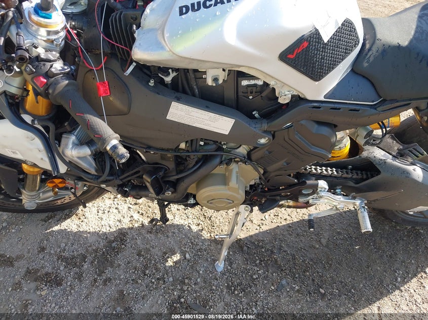2024 Ducati Panigale VIN ZDMDAGWW1RB007371 IAAI salvage auction — LEFT & RIGHT, Salvage (California), sold $16,700 on 2026-09-02 (photo 9)