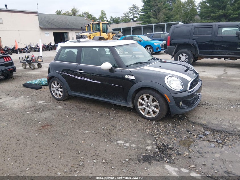 2013 Mini Hard top VIN WMWSV3C52DT478604 IAAI salvage auction — NORMAL WEAR, Original (New Hampshire), sold $300 on 2026-08-19 (photo 1)
