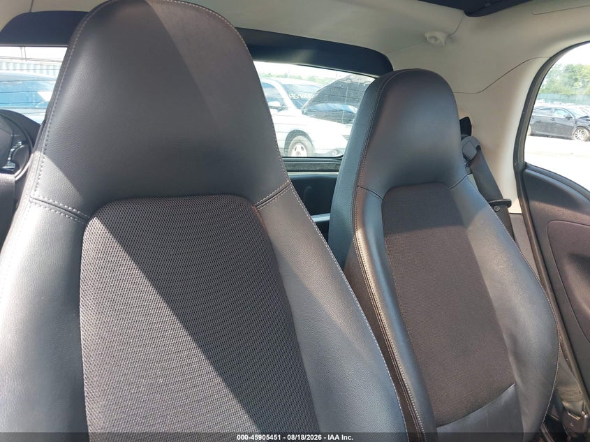 2015 Smart Fortwo VIN WMEEJ3BA6FK804263 IAAI salvage auction — NORMAL WEAR, Clear (New York), sold $575 on 2026-09-15 (photo 8)