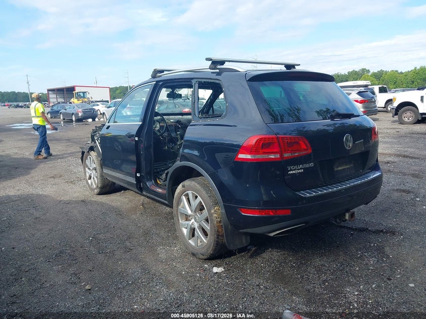 2014 Volkswagen Touareg VIN WVGEP9BP8ED009766 IAAI salvage auction — ALL OVER, Clear (Pennsylvania), sold $225 on 2026-08-19 (photo 3)