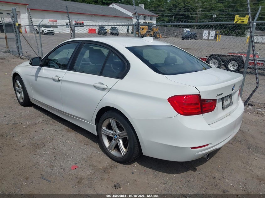 2014 BMW 3er VIN WBA3C3G51ENS71826 IAAI salvage auction — NORMAL WEAR, Clear (Massachusetts), sold $1,450 on 2026-08-21 (photo 3)