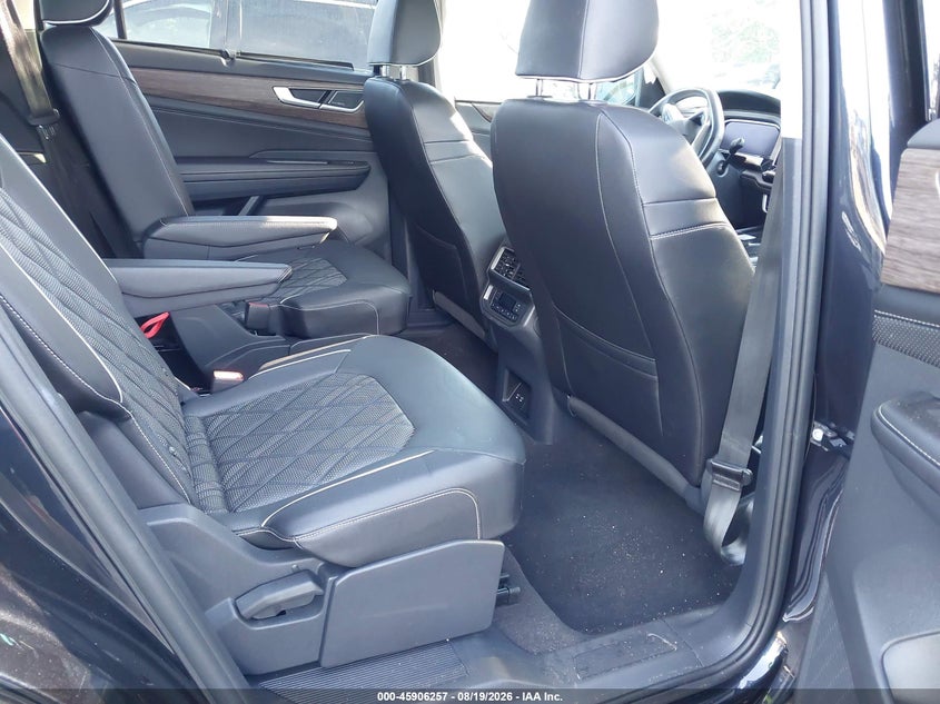2025 Volkswagen Atlas VIN 1V2FR2CA2SC545276 IAAI salvage auction — FRONT END, Salvage Title, sold $7,800 on 2026-10-05 (photo 8)