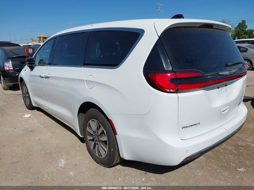 2024 Chrysler Pacifica VIN 2C4RC1S76RR127224 IAAI salvage auction — ENGINE DAMAGE, Enterprise Vehicles Clear Only (California), sold $13,300 on 2026-08-20 (photo 3)