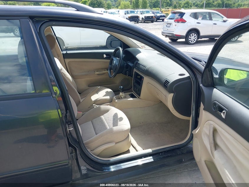 2001 Volkswagen Passat VIN WVWHC63B81E031169 IAAI salvage auction — FRONT END, Clear (Virginia), sold $275 on 2026-08-19 (photo 5)