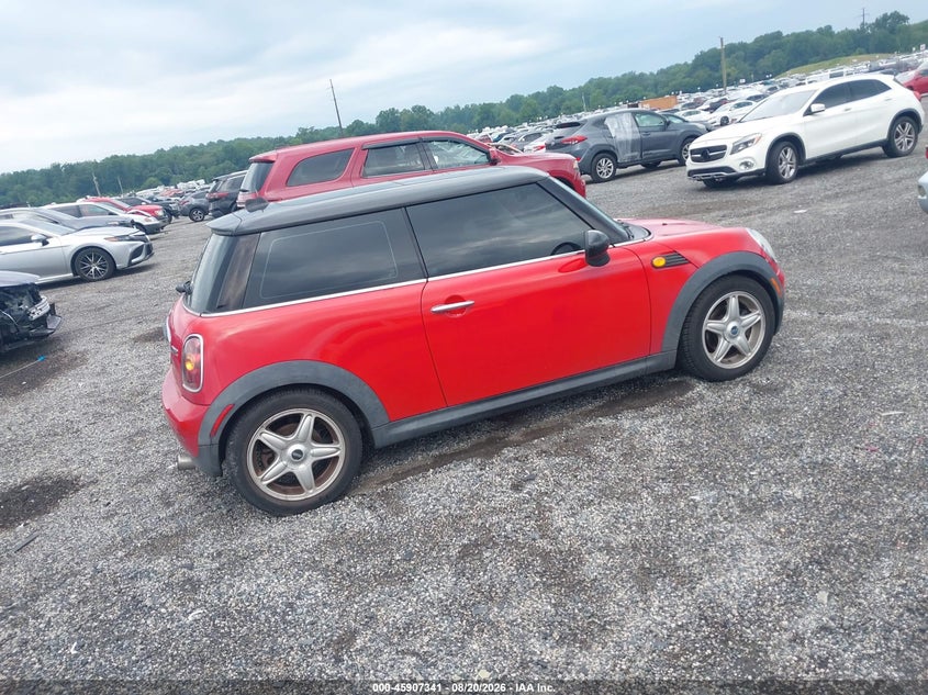 2009 Mini Cooper VIN WMWMF33549TT69056 IAAI salvage auction — NORMAL WEAR, Clear (Pennsylvania), sold $250 on 2026-09-23 (photo 4)