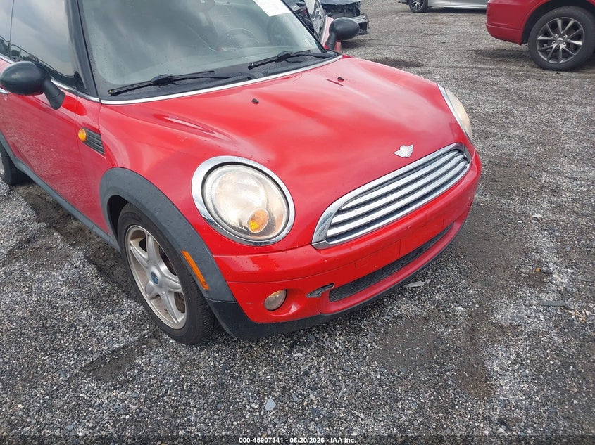 2009 Mini Cooper VIN WMWMF33549TT69056 IAAI salvage auction — NORMAL WEAR, Clear (Pennsylvania), sold $250 on 2026-09-23 (photo 6)