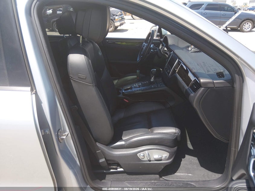 2018 Porsche Macan VIN WP1AA2A51JLB13946 IAAI salvage auction — LEFT FRONT, Salvage (Texas), sold $6,100 on 2026-08-26 (photo 5)
