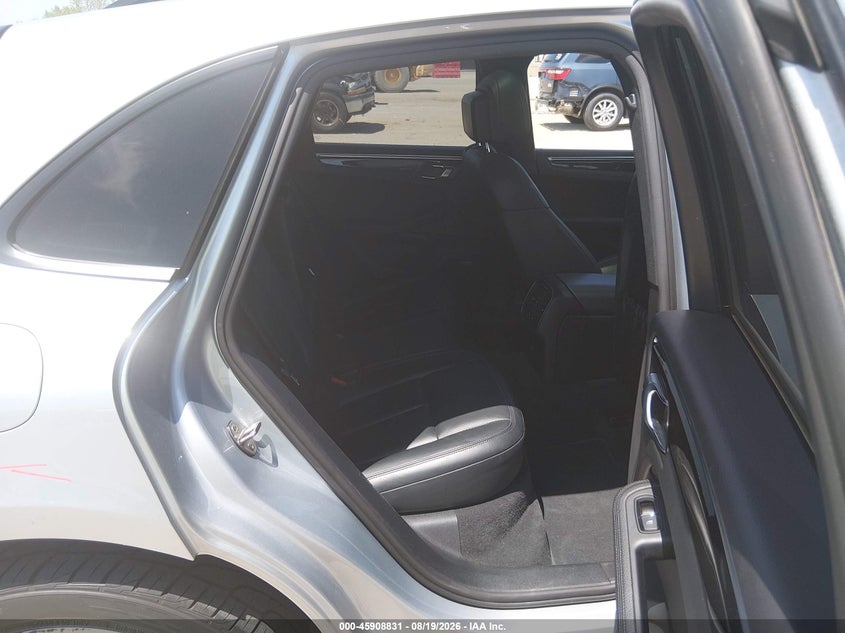 2018 Porsche Macan VIN WP1AA2A51JLB13946 IAAI salvage auction — LEFT FRONT, Salvage (Texas), sold $6,100 on 2026-08-26 (photo 8)