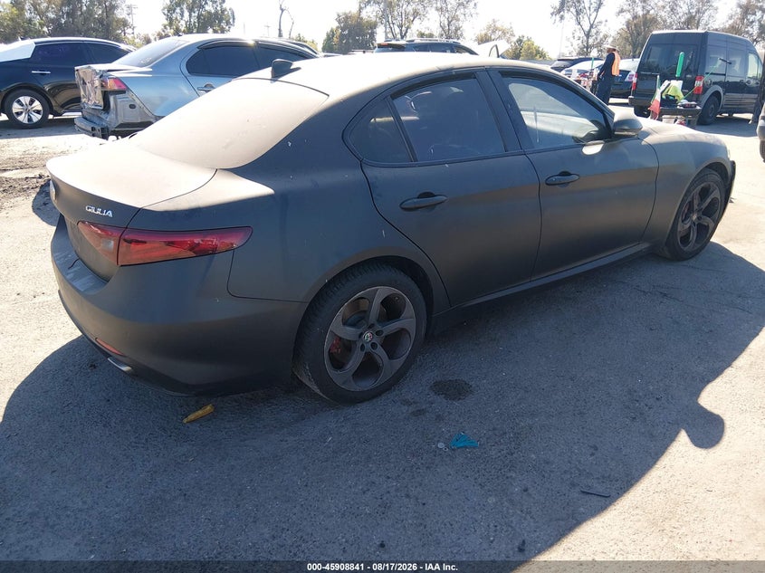 2018 Alfa romeo Giulia VIN ZARFAEDN8J7589422 IAAI salvage auction — NORMAL WEAR, Salvage Title - Dealer (California), sold $1,000 on 2026-08-20 (photo 4)