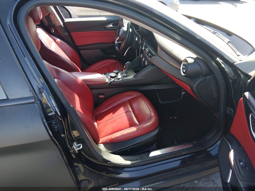 2018 Alfa romeo Giulia VIN ZARFAEDN8J7589422 IAAI salvage auction — NORMAL WEAR, Salvage Title - Dealer (California), sold $1,000 on 2026-08-20 (photo 5)