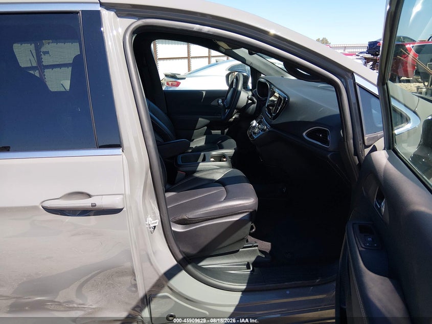 2025 Chrysler Pacifica VIN 2C4RC1BG6SR553548 IAAI salvage auction — FRONT END, Salvage Title, sold $10,300 on 2026-08-26 (photo 5)