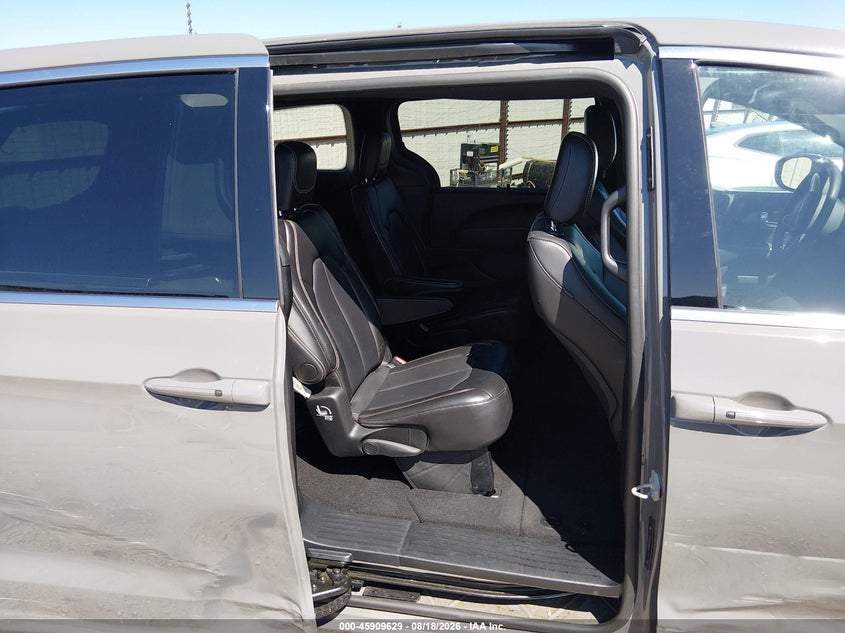 2025 Chrysler Pacifica VIN 2C4RC1BG6SR553548 IAAI salvage auction — FRONT END, Salvage Title, sold $10,300 on 2026-08-26 (photo 8)