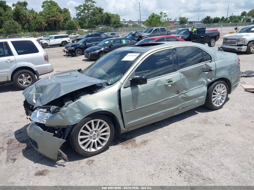 2008 Mercury Milan VIN 3MEHM08Z58R642802 IAAI salvage auction — FRONT & REAR, Rebuildable (Florida), sold $375 on 2026-09-03 (photo 2)