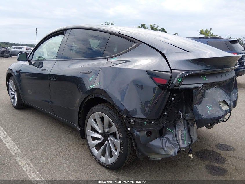 2026 Tesla Model y VIN 7SAYGDEE3TA390463 IAAI salvage auction — REAR END, Salvage Title, sold $21,300 on 2026-09-14 (photo 3)