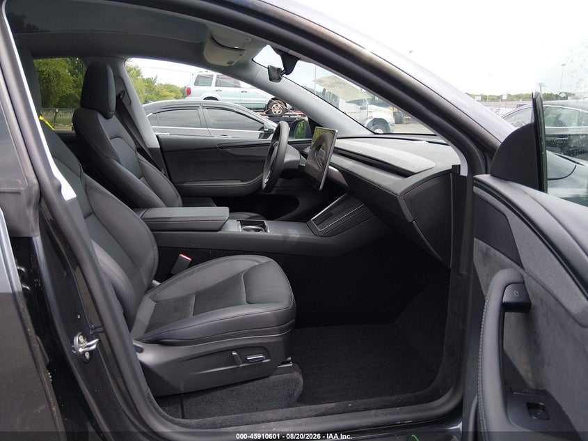 2026 Tesla Model y VIN 7SAYGDEE3TA390463 IAAI salvage auction — REAR END, Salvage Title, sold $21,300 on 2026-09-14 (photo 5)