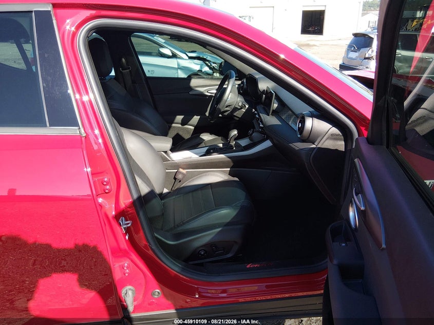 2024 Alfa romeo Tonale VIN ZASPATCW4R3047366 IAAI salvage auction — LEFT FRONT, Wait Title, sold $7,125 on 2026-09-04 (photo 5)