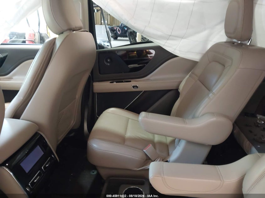 2021 Lincoln Aviator VIN 5LM5J7XC8MGL03447 IAAI salvage auction — RIGHT SIDE, Salvage (North Carolina), sold $7,800 on 2026-09-10 (photo 8)