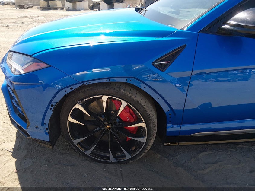 2020 Lamborghini Urus VIN ZPBUA1ZL1LLA06998 IAAI salvage auction — Left & Right Side, Clear, sold $115,000 on 2026-09-09 (photo 6)