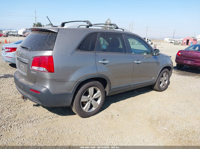 2013 Kia Sorento VIN 5XYKUDA22DG411811 IAAI salvage auction — NORMAL WEAR, Clear - Public Restricted (Oregon), sold $925 on 2026-08-21 (photo 4)
