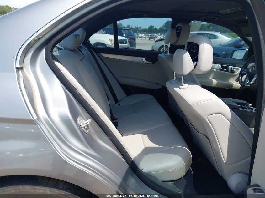 2014 Mercedes-benz C class VIN WDDGF4HB5EG223259 IAAI salvage auction — NORMAL WEAR, Clear (Tennessee), sold $300 on 2026-09-07 (photo 8)