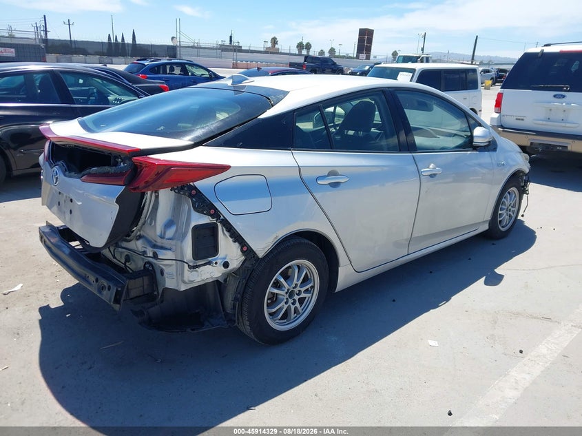 2017 Toyota Prius prime VIN JTDKARFP8H3060102 IAAI salvage auction — NORMAL WEAR, Clear - Dealer Only (California), sold $7,250 on 2026-08-26 (photo 4)