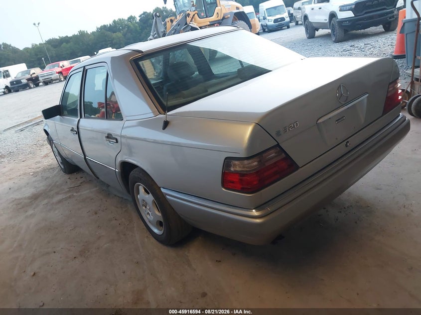 1995 Mercedes-benz E-klasse VIN WDBEA32E7SC256911 IAAI salvage auction — SIDE, Salvage (Georgia), sold $825 on 2026-10-07 (photo 3)