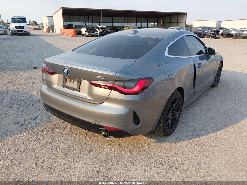 2025 BMW 4er VIN WBA63DA04SCT12828 IAAI salvage auction — SIDE, Wait Title, sold $18,600 on 2026-10-16 (photo 4)