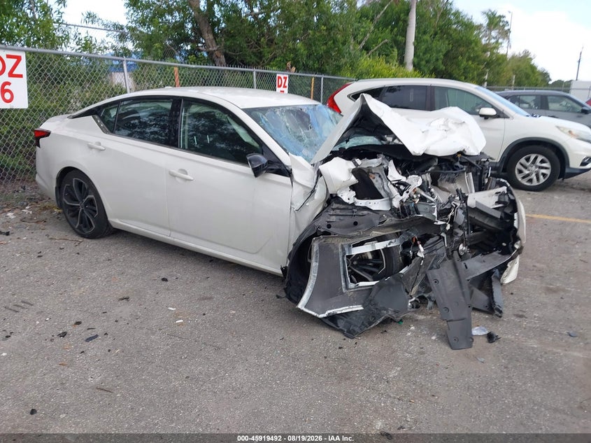 2024 Nissan Altima VIN 1N4BL4CV3RN321096 IAAI salvage auction — FRONT END, Wait Title, sold $950 on 2026-09-28 (photo 1)