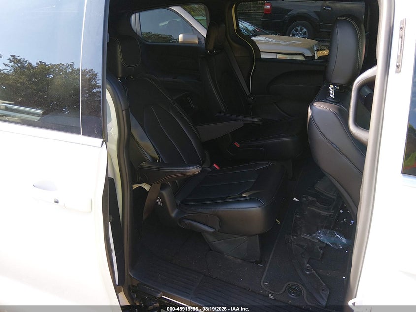 2026 Chrysler Pacifica VIN 2C4RC1BGXTR183447 IAAI salvage auction — RIGHT FRONT, Salvage Title, sold $18,200 on 2026-08-22 (photo 8)