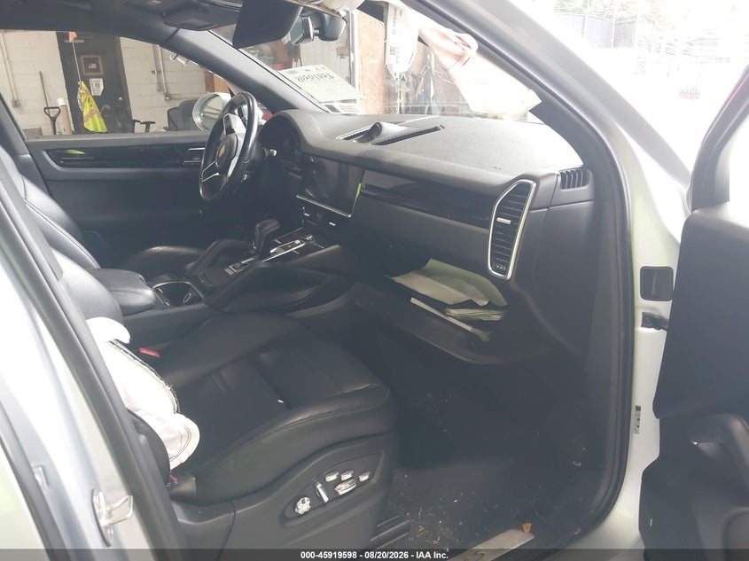2019 Porsche Cayenne VIN WP1AB2AYXKDA61297 IAAI salvage auction — RIGHT SIDE, Salvage Title, sold $14,200 on 2026-09-20 (photo 5)