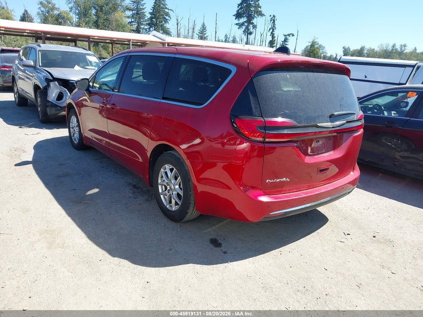 2024 Chrysler Pacifica VIN 2C4RC1BG6RR170185 IAAI salvage auction — REAR END, Enterprise Vehicles Clear Only (Illinois), sold $13,500 on 2026-08-23 (photo 3)