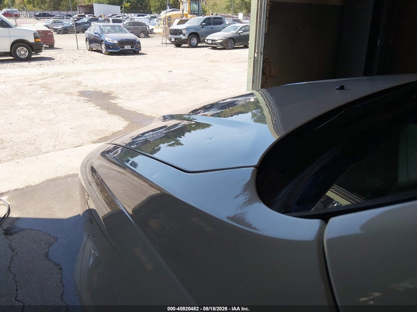 2018 Dodge Grand caravan VIN 2C4RDGBG6JR296681 IAAI salvage auction — NORMAL WEAR, Sf97 (Oklahoma), sold $25 on 2026-09-16 (photo 6)