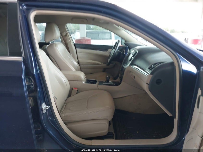 2014 Chrysler 300 VIN 2C3CCAAG6EH146691 IAAI salvage auction — NORMAL WEAR, Clear (Florida), sold $25 on 2026-10-04 (photo 5)