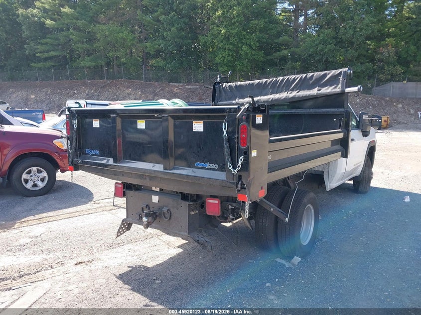 2026 Gmc VIN 1GD3USE73TF123453 IAAI salvage auction — LEFT SIDE, Salvage (Massachusetts), sold $5,600 on 2026-08-28 (photo 4)
