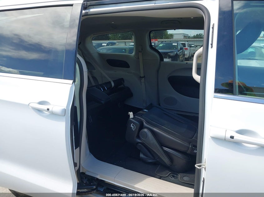 2024 Chrysler Pacifica VIN 2C4RC1BG7RR168025 IAAI salvage auction — SIDE, Wait Title, sold $9,500 on 2026-08-26 (photo 8)