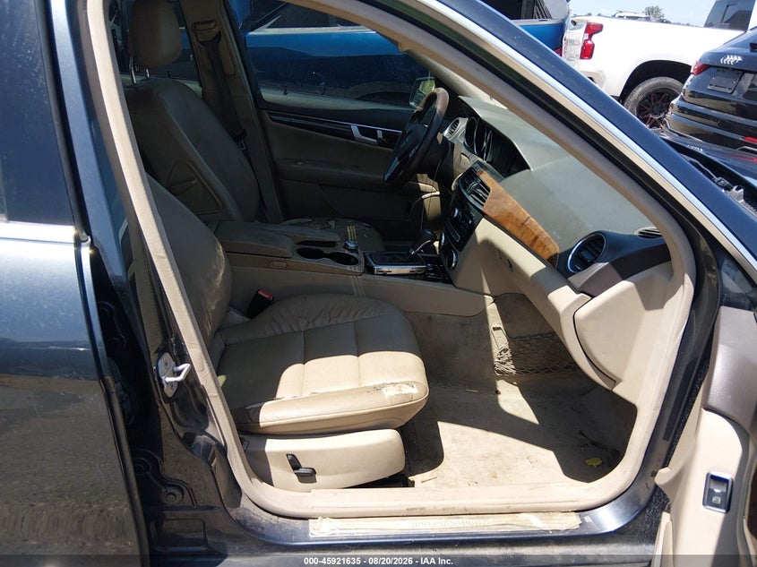 2013 Mercedes-benz C-klasse VIN WDDGF4HB5DA776866 IAAI salvage auction — ENGINE DAMAGE, Certificate Of Destruction (Louisiana), sold $350 on 2026-09-15 (photo 5)