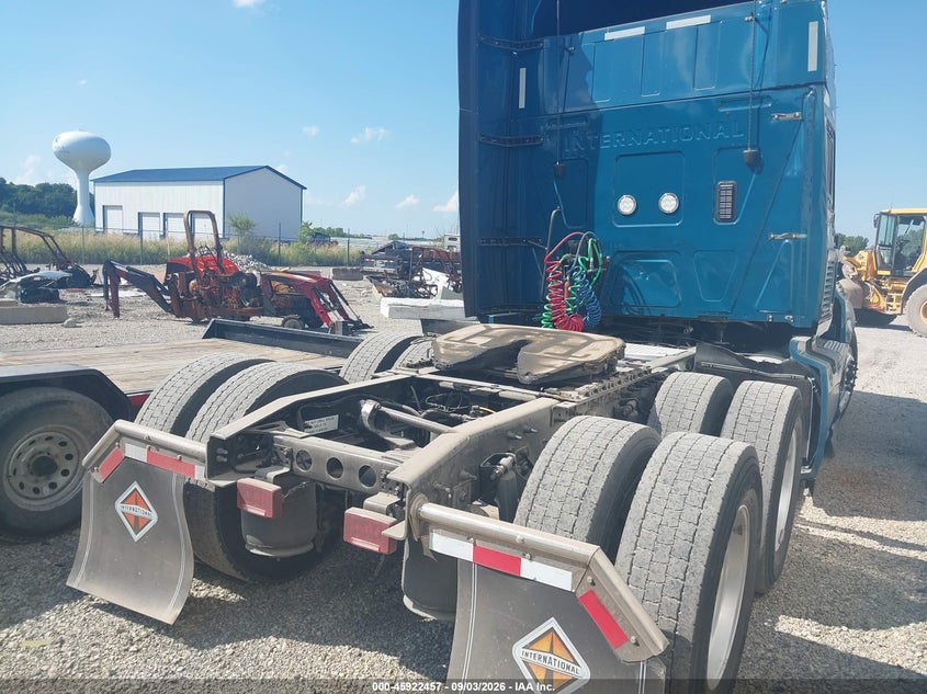 2024 International Lt VIN 3HSDZAPR4RN525754 IAAI salvage auction — STORM DAMAGE, Salvage (Illinois), sold $12,800 on 2026-10-14 (photo 4)