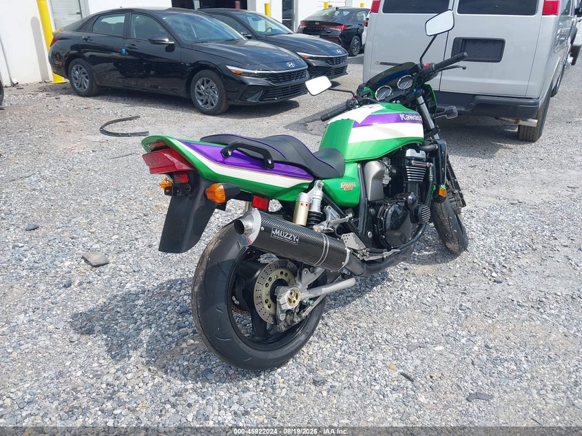 2000 Kawasaki Zr1100 VIN JKAZRBC18YA034071 IAAI salvage auction — FRONT & REAR, Salvage (Pennsylvania), sold $1,300 on 2026-09-09 (photo 4)