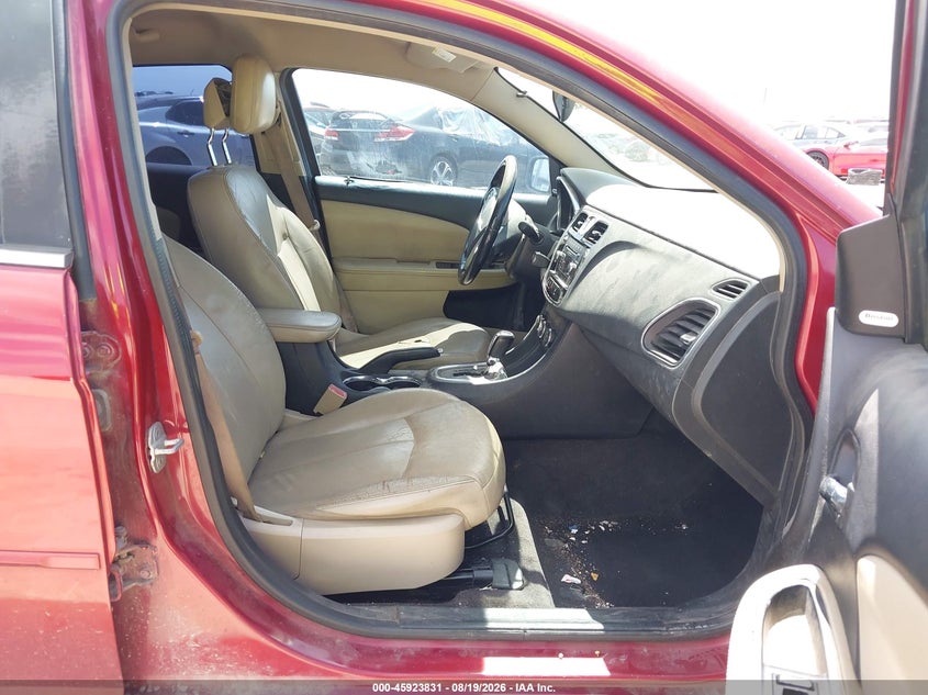 2014 Chrysler 200 VIN 1C3CCBCG9EN157002 IAAI salvage auction — SIDE, Wait Title, sold $800 on 2026-08-30 (photo 5)